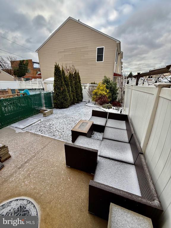 Building Photo - 2652 E Venango St