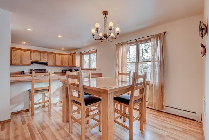 dining room - 107 S 14th St