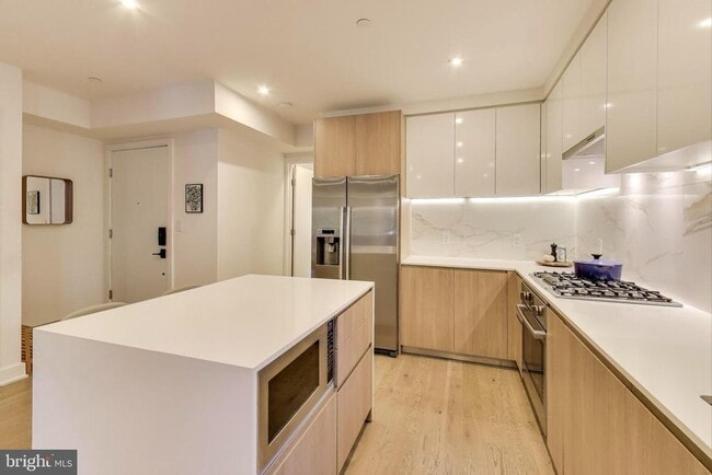 Building Photo - 4017 Davis Pl NW