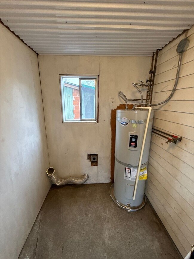 Building Photo - 1947 Marion St SE