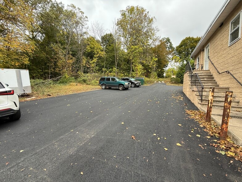 Building Photo - 173 US Highway 46