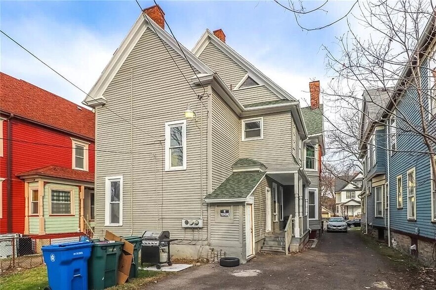 Back of House - 473 Alexander St