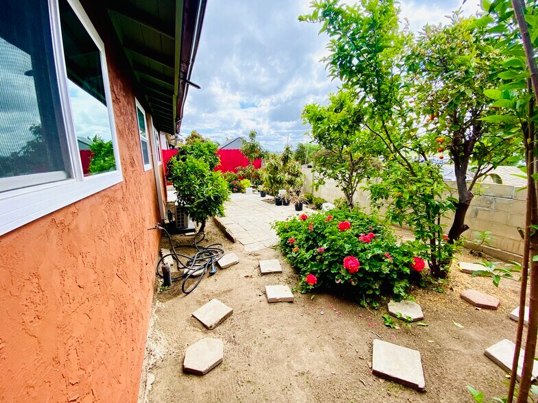 Building Photo - 4753 Calle Estrella