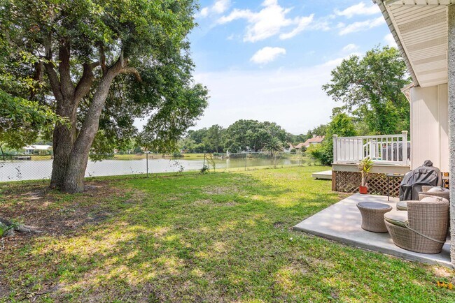 Building Photo - 168 Palmera Ln