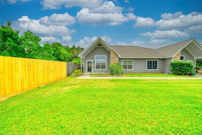 Building Photo - 770 Hunt Rd