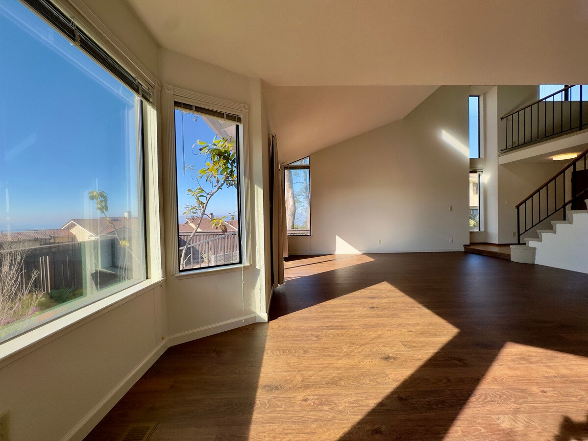 Building Photo - 2221 Pinehurst Way