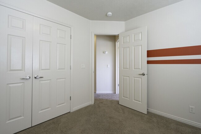 Building Photo - 4 Bedroom in Amber Estates - New LVP Floor...