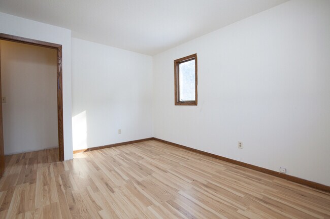 Building Photo - 965 Sherman Rd