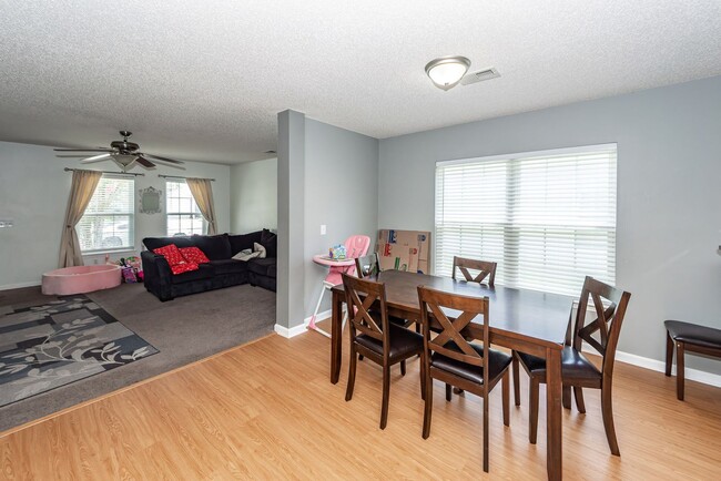 Building Photo - 5 Bedroom 3 Bath Home in Moss Grove Planta...