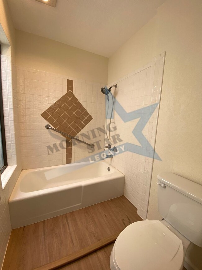 Building Photo - 2 bed, 2 bath w/new flooring throughout!