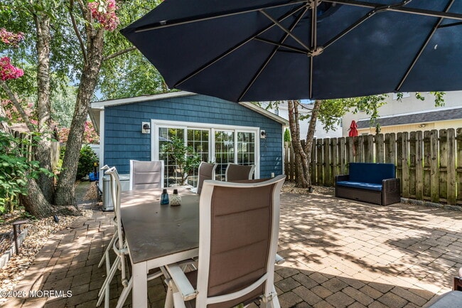 Building Photo - 706 E St
