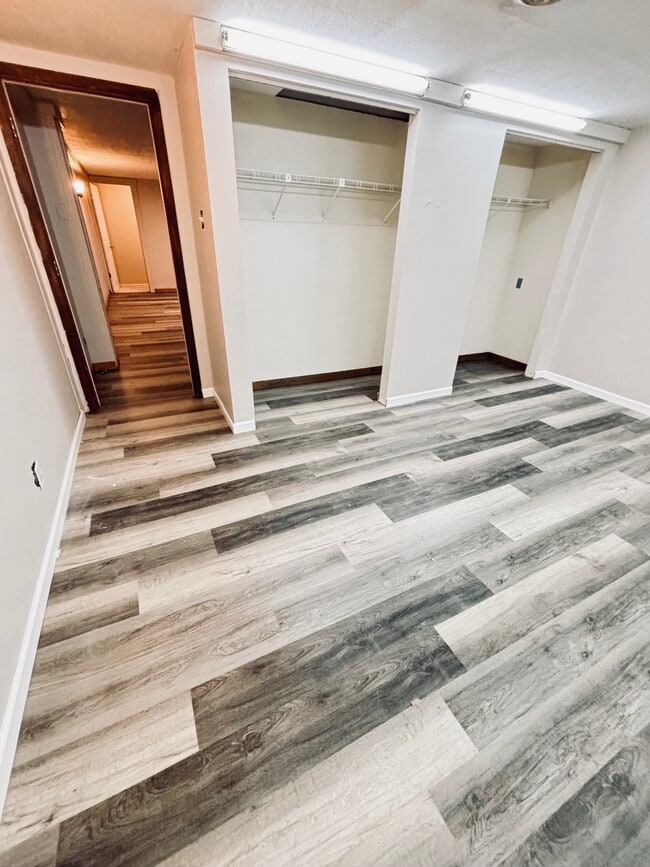 Building Photo - 607 Coach Light Ln