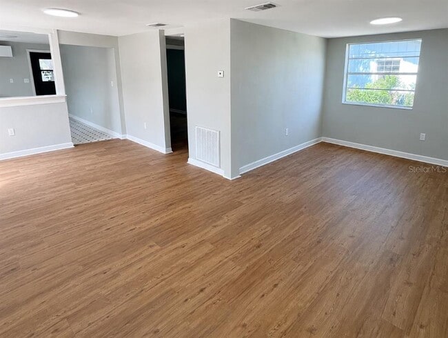 Building Photo - 837 Lafayette Ln