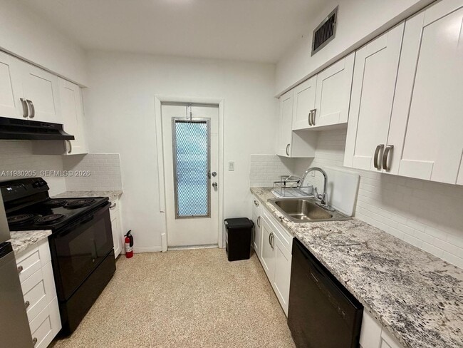 Building Photo - 1135 101st St