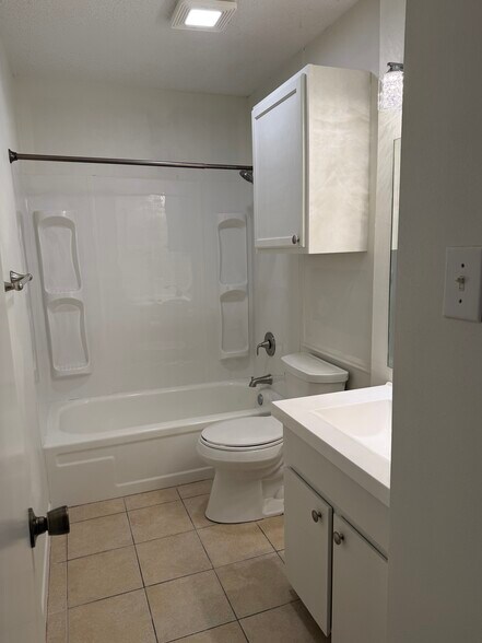 Bathroom Tub - 7121 Richfield Dr
