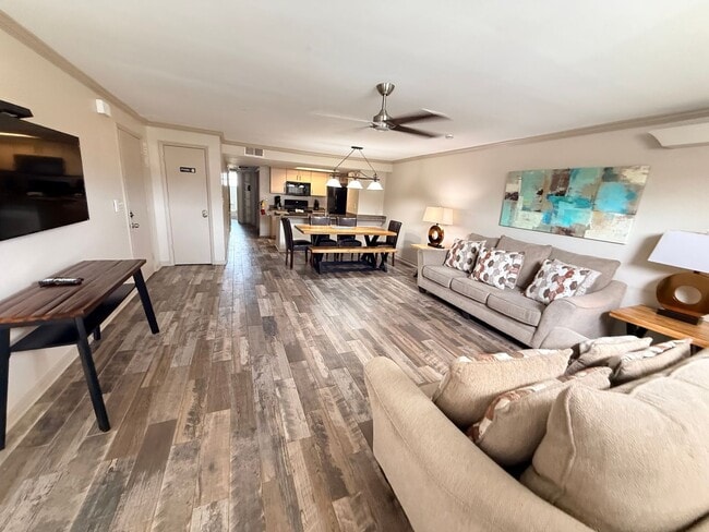 Building Photo - 2490 Sweetwater Club Cir