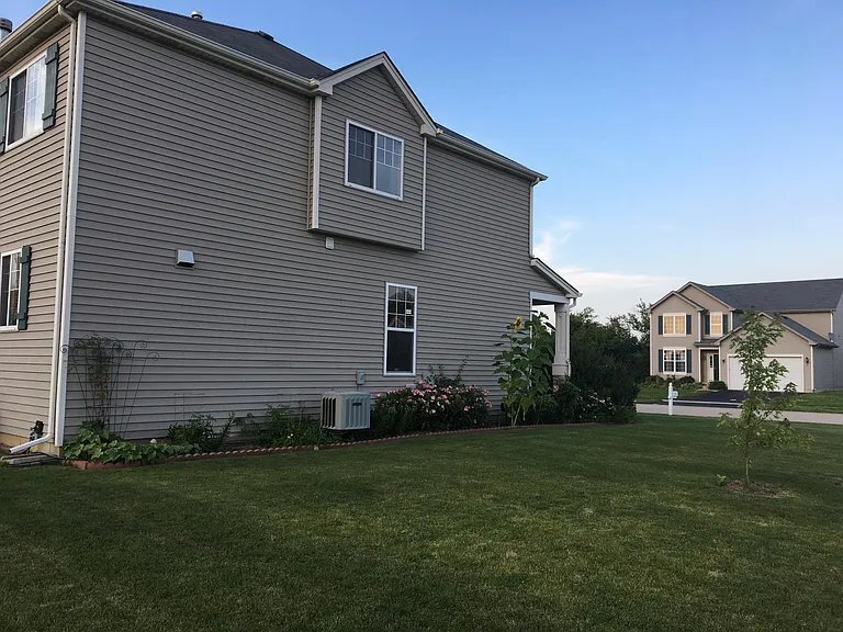 Building Photo - 1048 MacKenzie Dr