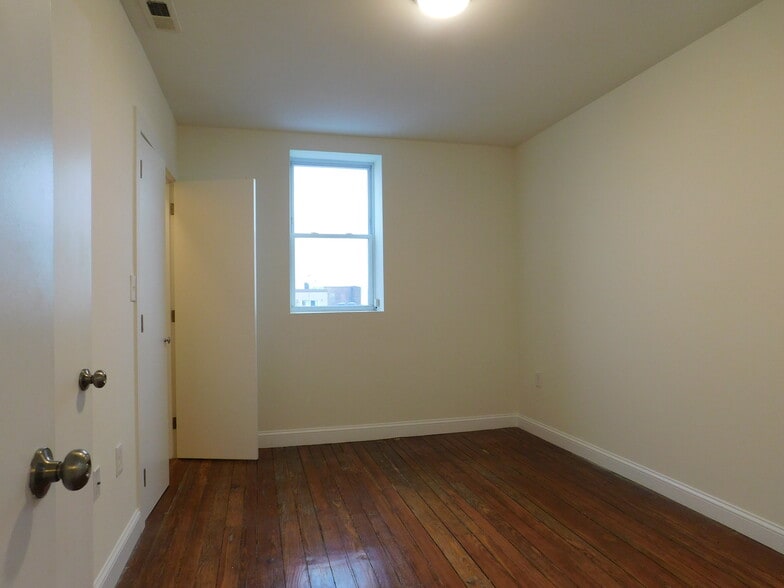 Bedroom - 1927 S Broad St