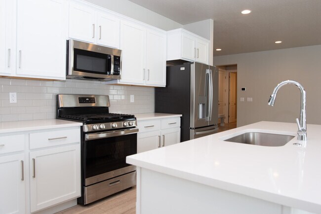 Building Photo - Modern Farmhouse Rambler – 7 Bed, 4 Bath –...
