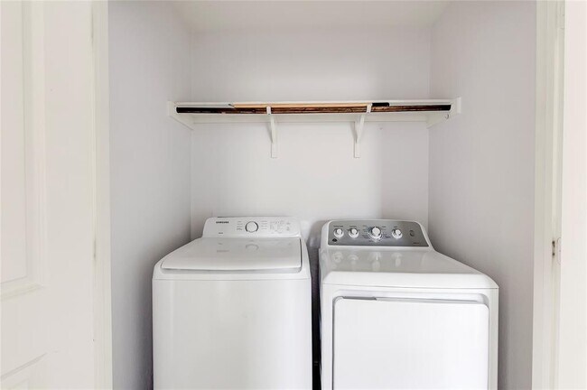 Building Photo - 772 Circle Wy