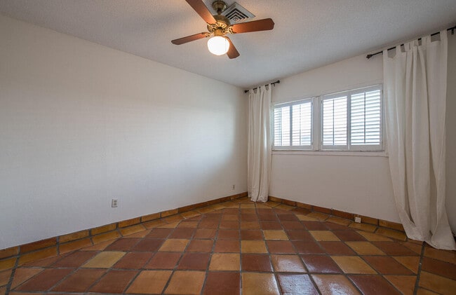 Building Photo - 1300 Walnut Terrace