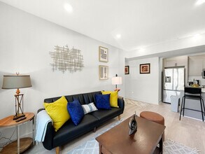 Building Photo - 3700 Oakview Terrace NE