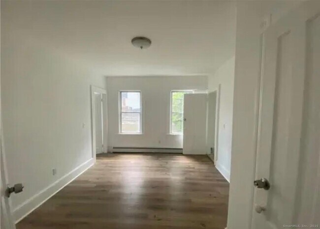 Building Photo - 220 Maplewood Ave