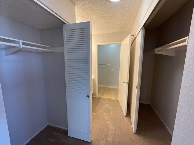 Building Photo - 5985 Dandridge Ln
