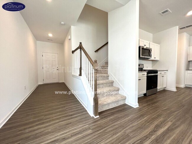 Building Photo - 5770 Thornton Dr