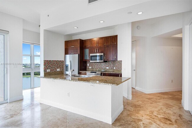 Building Photo - 20000 E Country Club Dr
