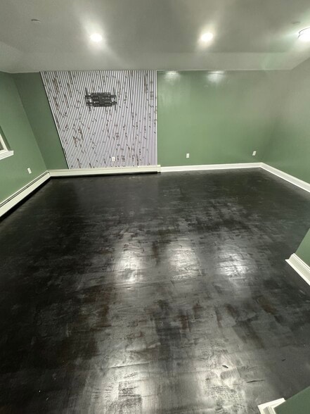 Primary Photo - 12613 180th St