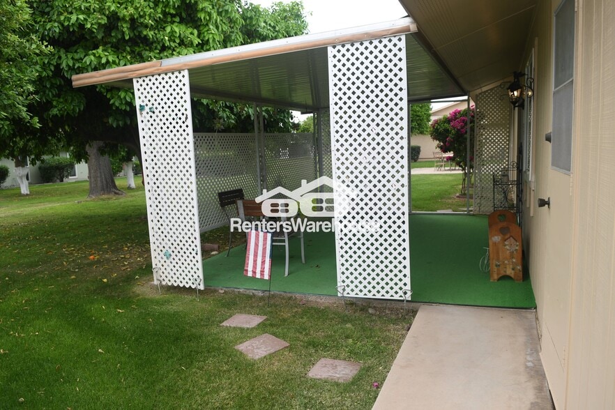 Building Photo - 10005 W Pleasant Valley Rd