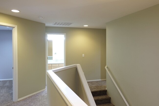 Building Photo - !!!HALF MONTH RENT FREE!!!? Beautifully Updated Home in a Peaceful, Highly Desirable Fisher’s Lan...