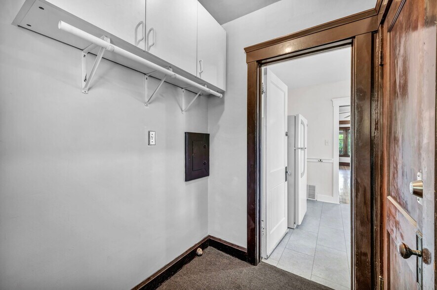 Building Photo - 1331 W 102nd St