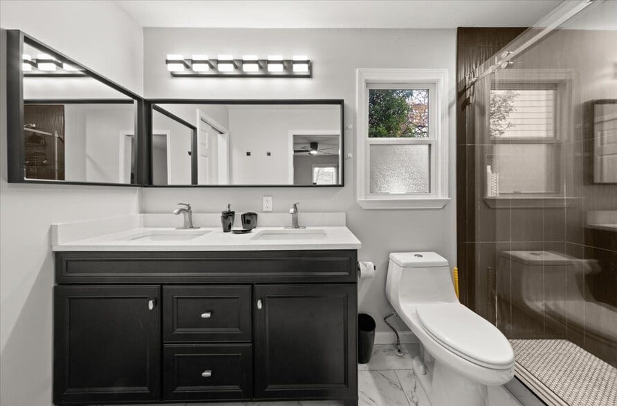 Building Photo - 65 Howell St SE