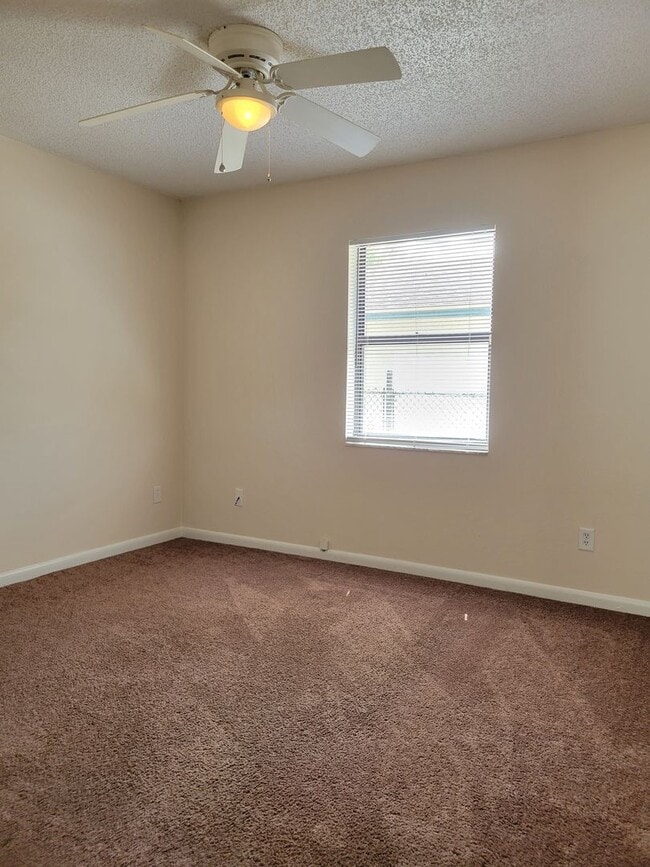 Building Photo - Two-Bedroom Home with Bonus Room in Winter Haven