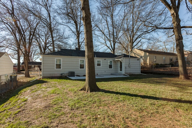 Building Photo - 4732 W 61st Terrace