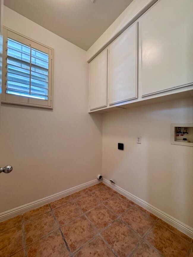 Building Photo - Beautiful Corona Pool Home with 4 bedroom ...