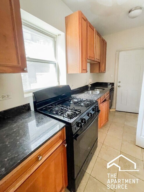 Building Photo - 3918 N Pine Grove Ave