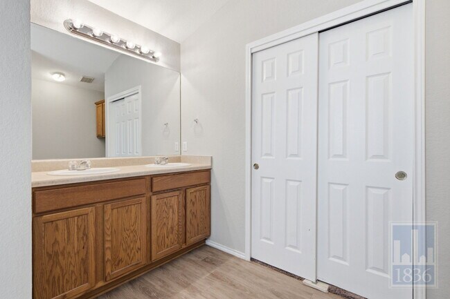 Building Photo - 437 Sampson