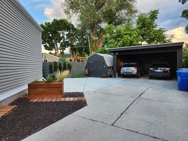 Building Photo - Close to Sugar House Park 2 Bd 1 Ba Basement Duplex