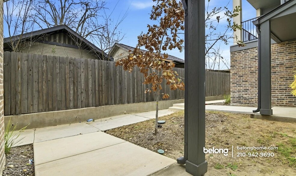 Building Photo - 411 Ira Ave