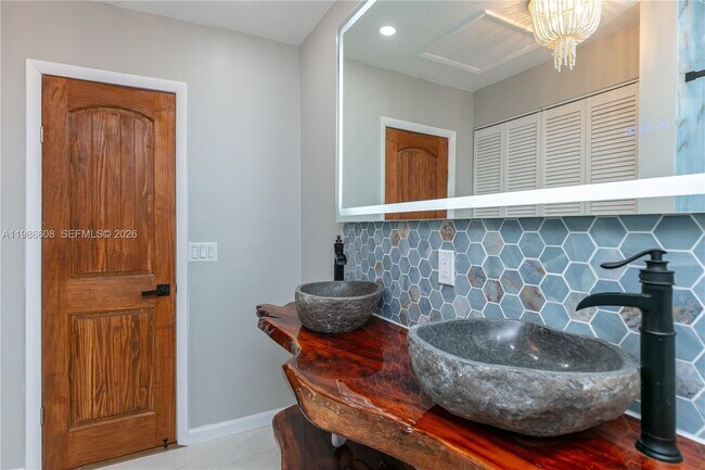 Building Photo - 1507 Harding St