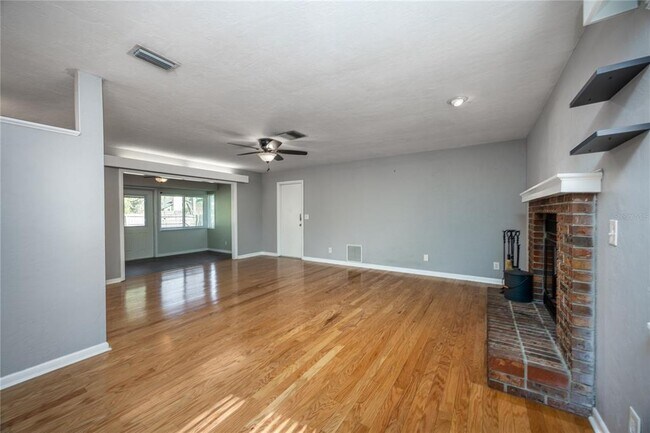 Building Photo - 7604 SW 56th Ave