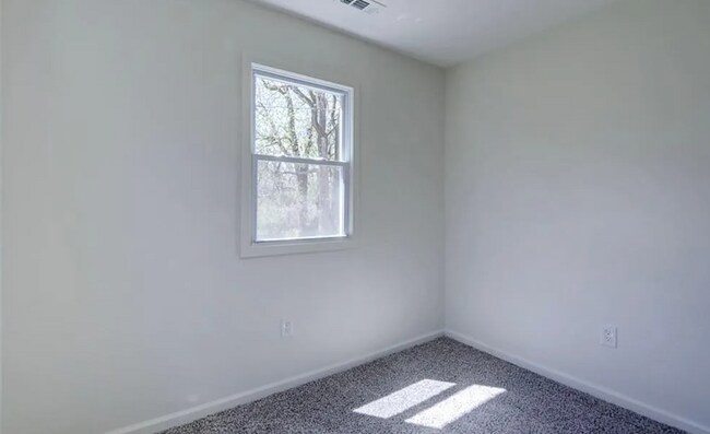 Building Photo - Beautifully remodeled 4-bedroom, 2-bath ho...