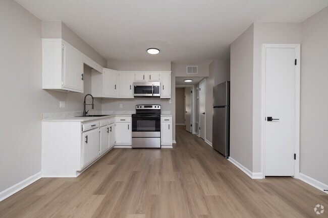 Interior Photo - Trakas Avenue
