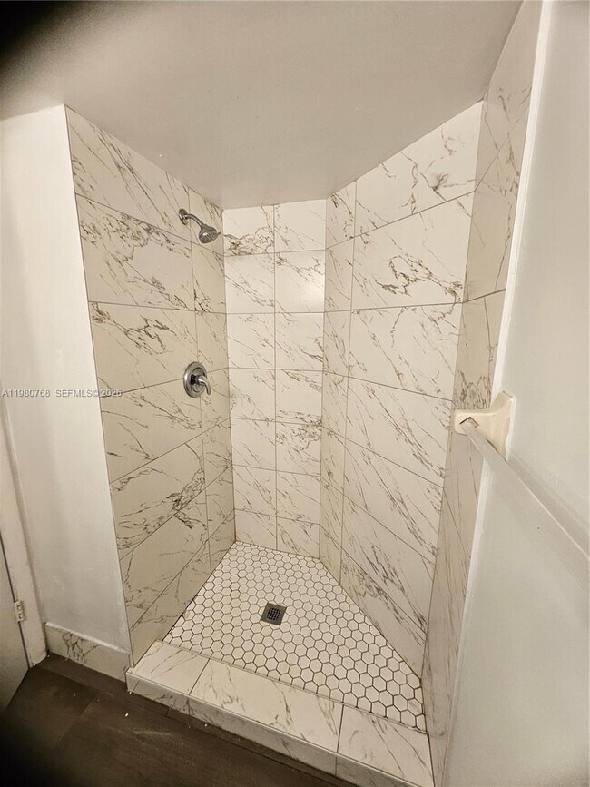 Building Photo - 216 Lake Pointe Dr