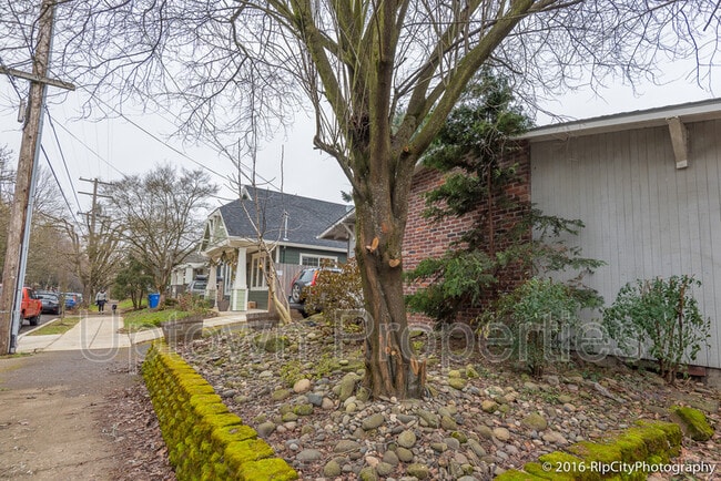 Building Photo - 3442 SE 8th Ave