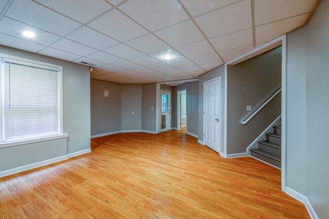 Building Photo - 3627 Chestnut Dr