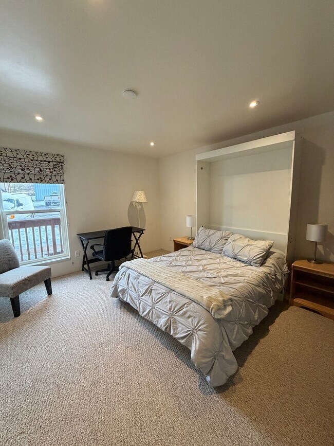 Building Photo - Furnished 2 Bedroom 1.5 Bath Condo on the Roaring Fork River